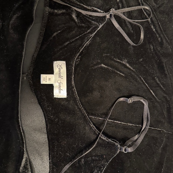 Emerald Sundae Faux Velvet Black Dress Medium - Picture 4 of 5